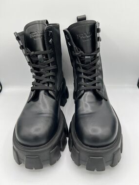 AUTH PRADA MONOLITH BLK LEATH ZIP POCKET COMBAT BOOTIES SZ"40" Women’s 9 / 9.5